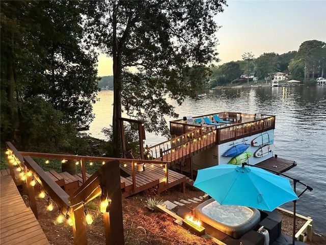8470 Lake Drive, Snellville, GA 30039