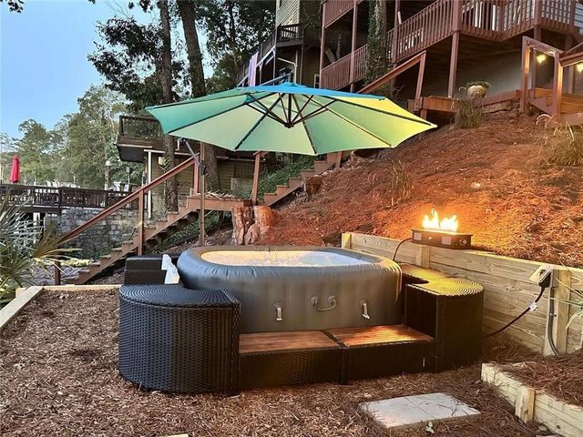 8470 Lake Drive, Snellville, GA 30039