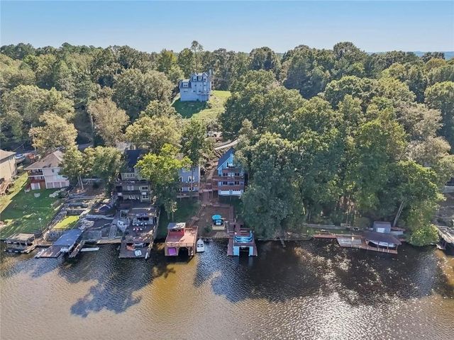 8470 Lake Drive, Snellville, GA 30039