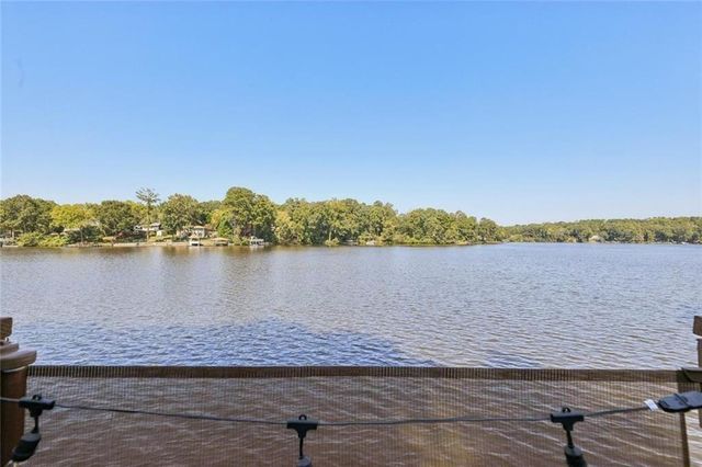 8470 Lake Drive, Snellville, GA 30039