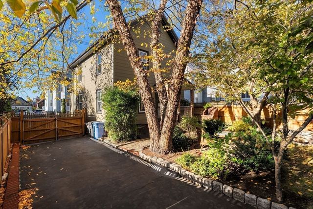 289 Lowell St, Somerville, MA 02145