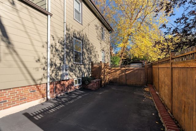 289 Lowell St, Somerville, MA 02145