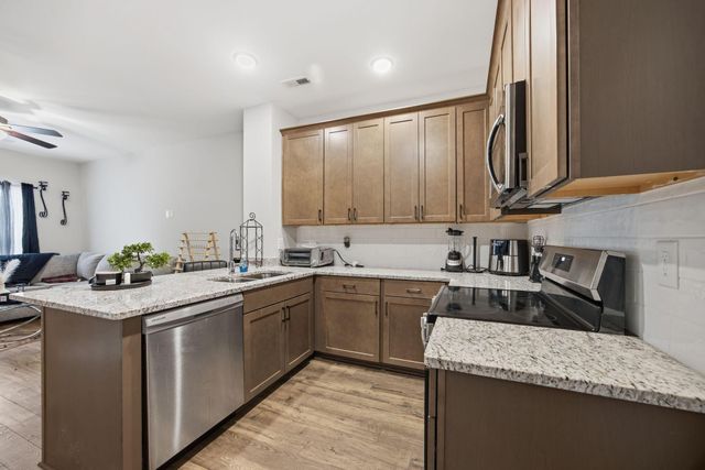 1682 S Watkins Street, Chattanooga, TN 37404