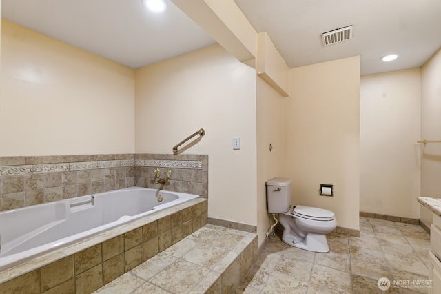 1520 Weathervane Drive, Fircrest, WA 98466