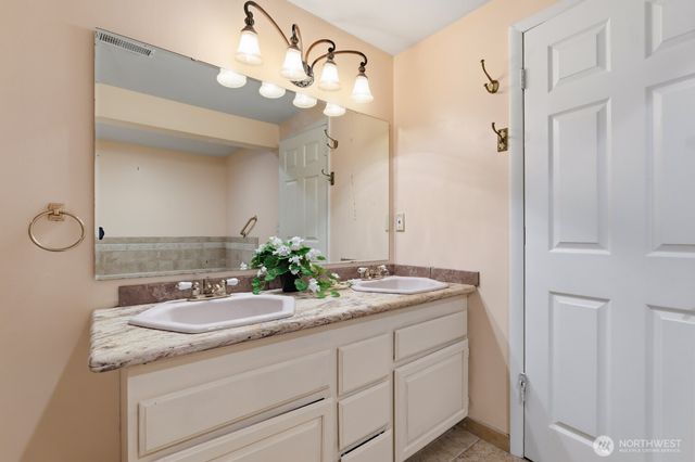1520 Weathervane Drive, Fircrest, WA 98466