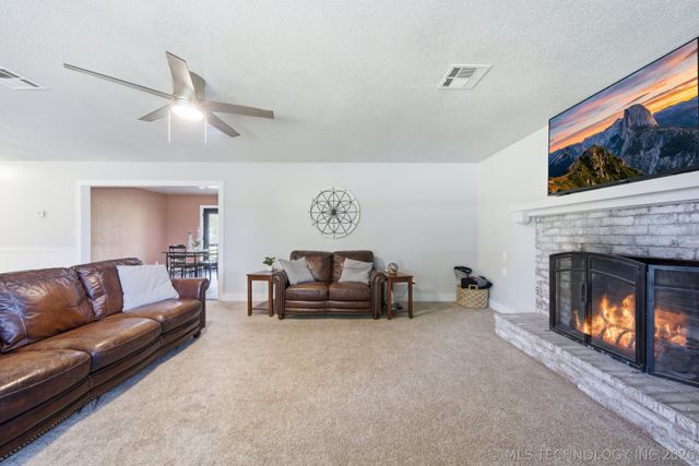 15051 N 253rd Road, Okmulgee, OK 74447