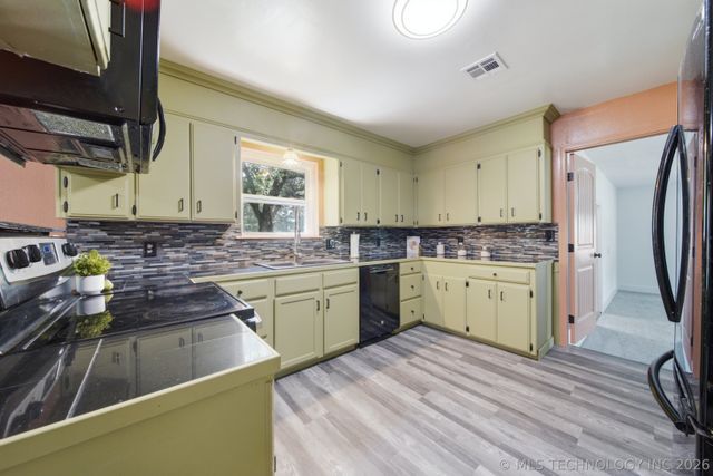 15051 N 253rd Road, Okmulgee, OK 74447
