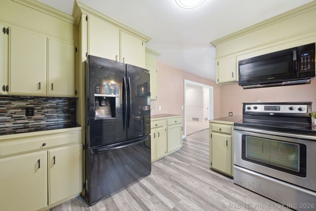 15051 N 253rd Road, Okmulgee, OK 74447