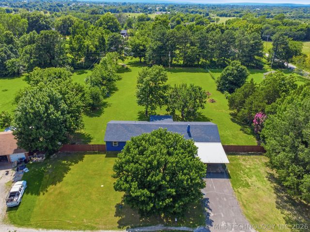 15051 N 253rd Road, Okmulgee, OK 74447