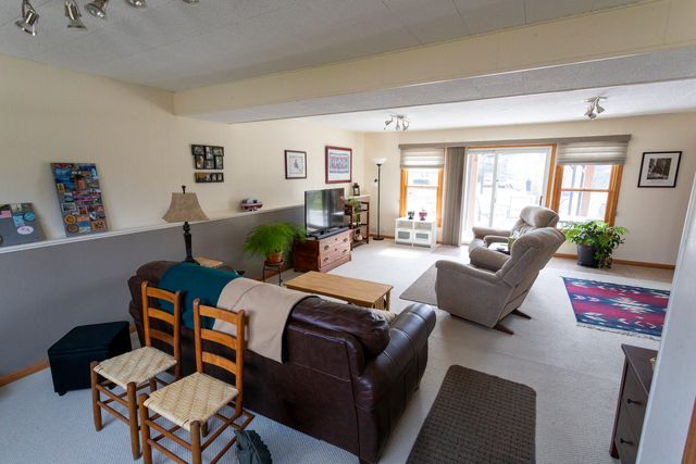 332 Byron Avenue, Bloomingdale, IL 60108