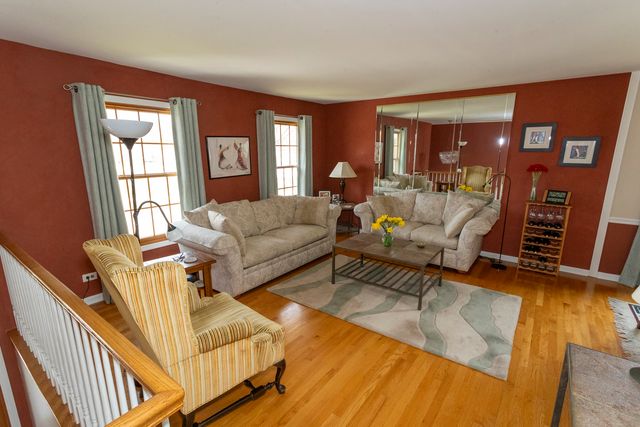 332 Byron Avenue, Bloomingdale, IL 60108