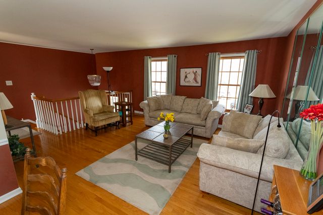 332 Byron Avenue, Bloomingdale, IL 60108