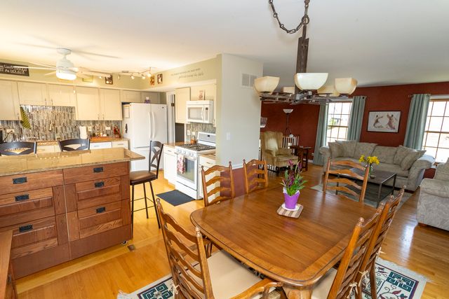 332 Byron Avenue, Bloomingdale, IL 60108