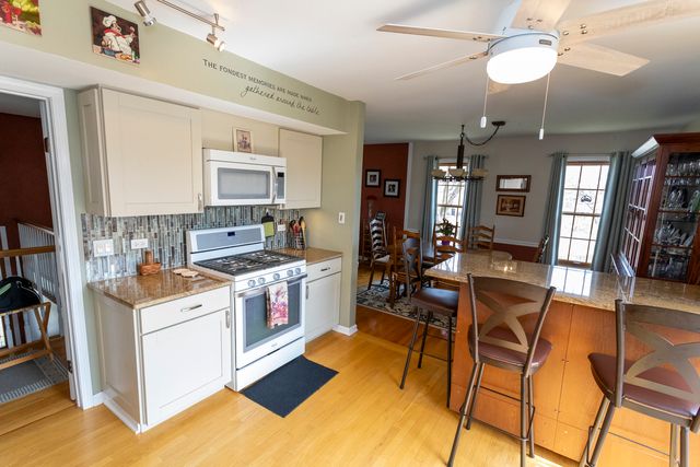 332 Byron Avenue, Bloomingdale, IL 60108