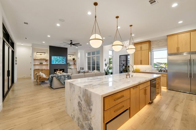 329 Renaissance Lane, Heath, TX 75032