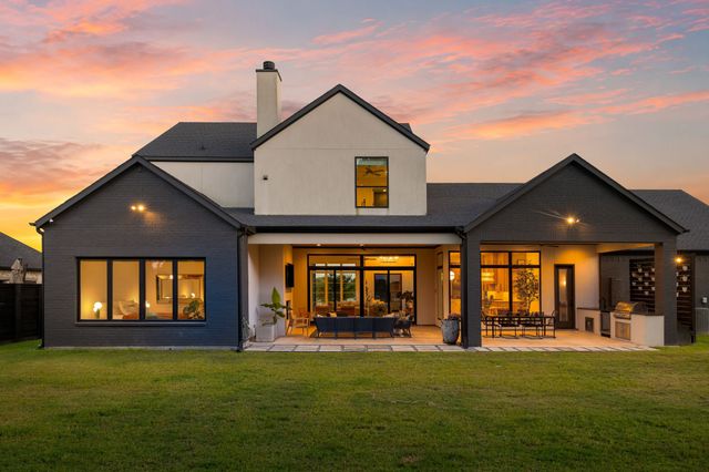 329 Renaissance Lane, Heath, TX 75032