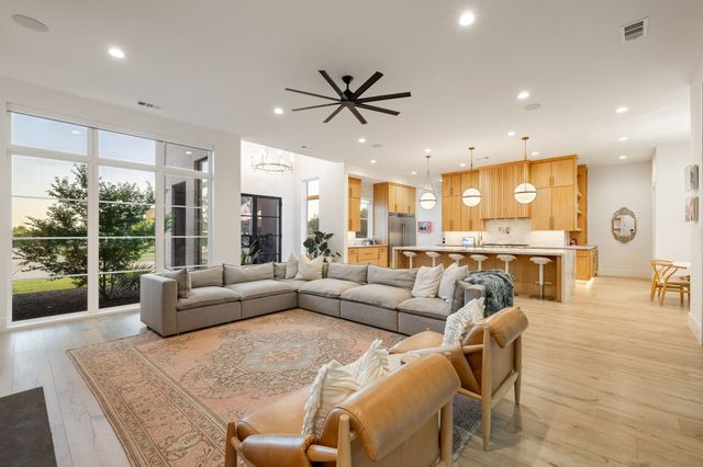 329 Renaissance Lane, Heath, TX 75032