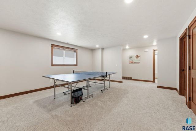 2701 W Oak Hill Dr Drive, Sioux Falls, SD 57108