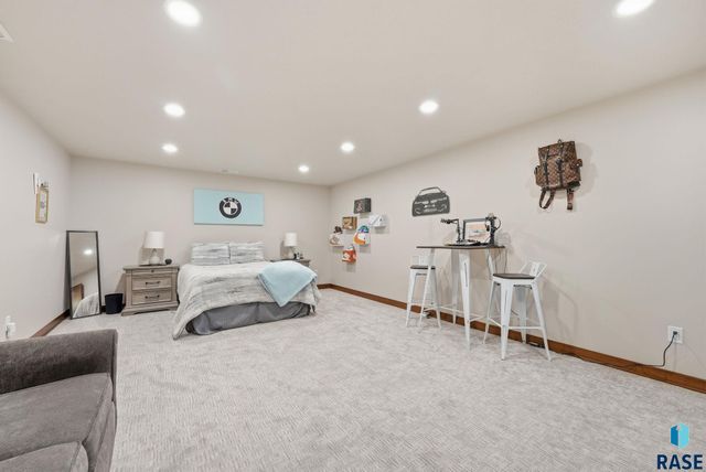 2701 W Oak Hill Dr Drive, Sioux Falls, SD 57108