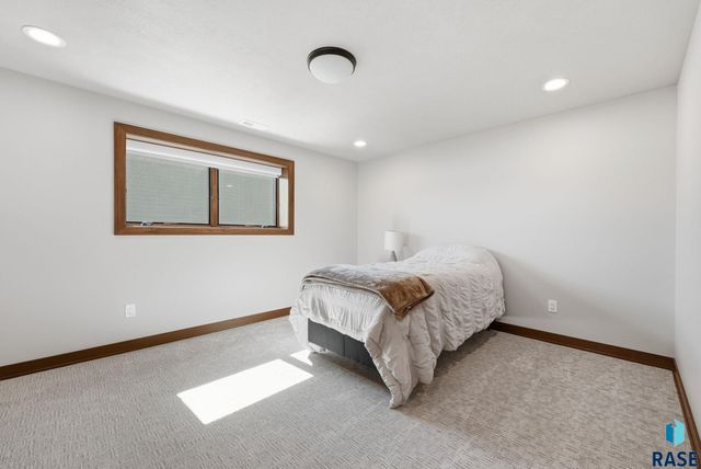 2701 W Oak Hill Dr Drive, Sioux Falls, SD 57108