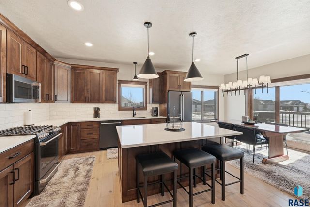 2701 W Oak Hill Dr Drive, Sioux Falls, SD 57108