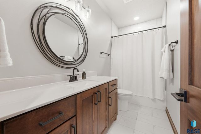 2701 W Oak Hill Dr Drive, Sioux Falls, SD 57108