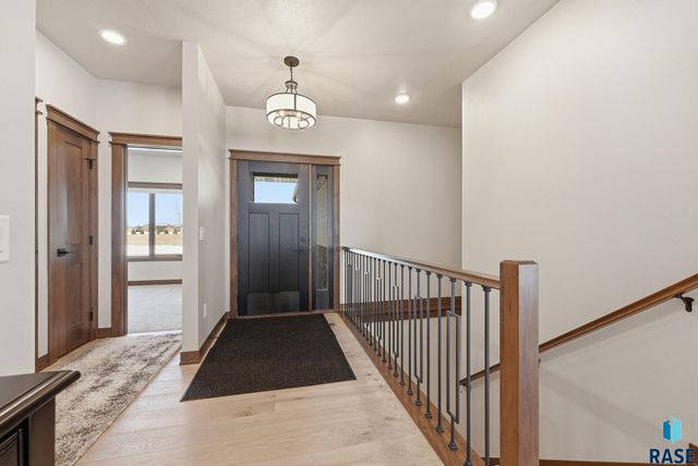 2701 W Oak Hill Dr Drive, Sioux Falls, SD 57108