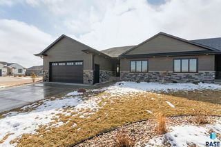 2701 W Oak Hill Dr Drive, Sioux Falls, SD 57108