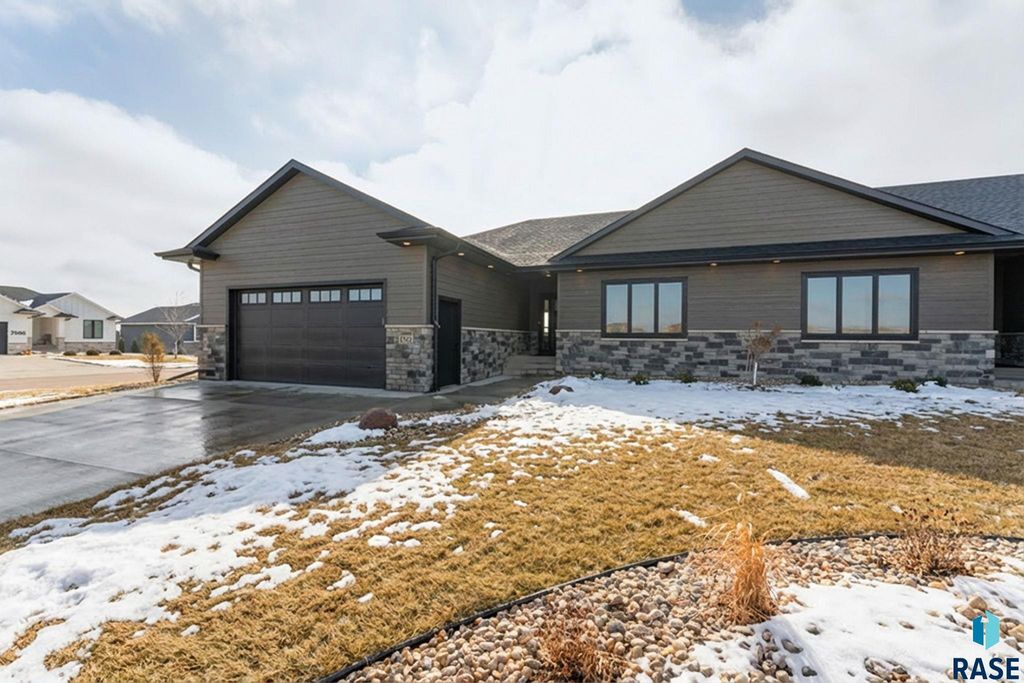 2701 W Oak Hill Dr Drive, Sioux Falls, SD 57108