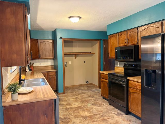 3307 Brookdale Rd, Augusta, KS 67010