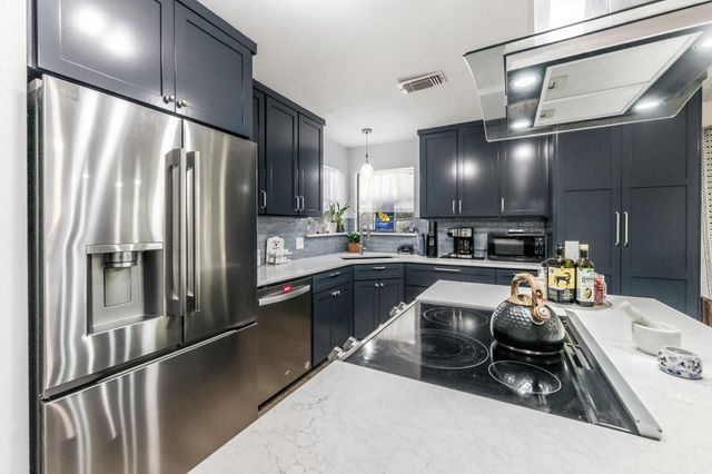 2217 Shannon Drive, Huntsville, TX 77320