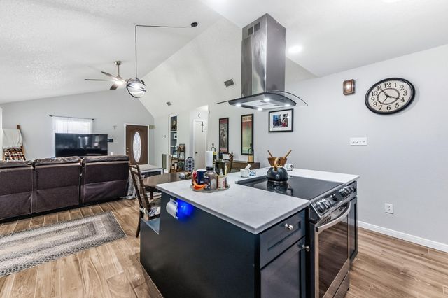 2217 Shannon Drive, Huntsville, TX 77320