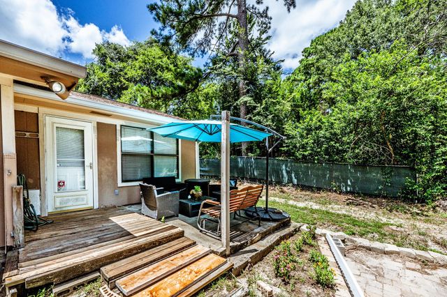 2217 Shannon Drive, Huntsville, TX 77320