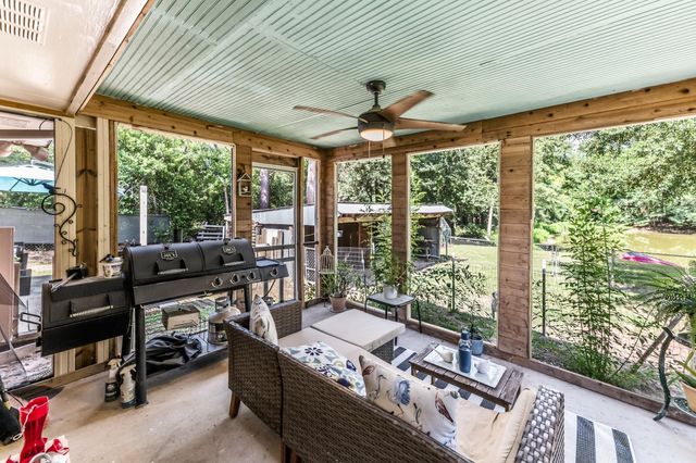 2217 Shannon Drive, Huntsville, TX 77320
