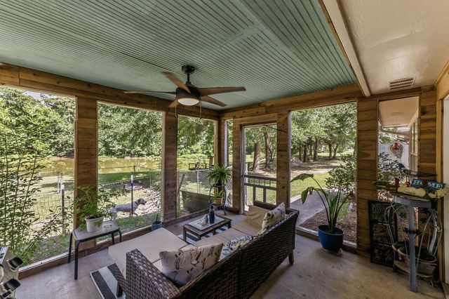2217 Shannon Drive, Huntsville, TX 77320