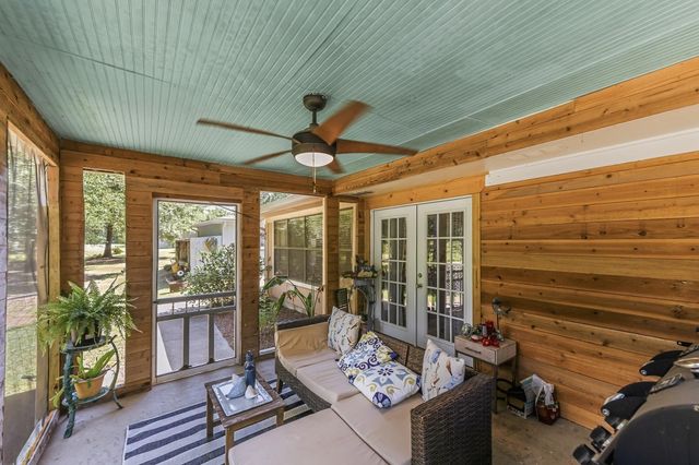 2217 Shannon Drive, Huntsville, TX 77320