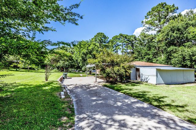 2217 Shannon Drive, Huntsville, TX 77320