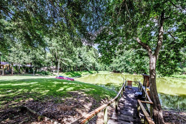 2217 Shannon Drive, Huntsville, TX 77320