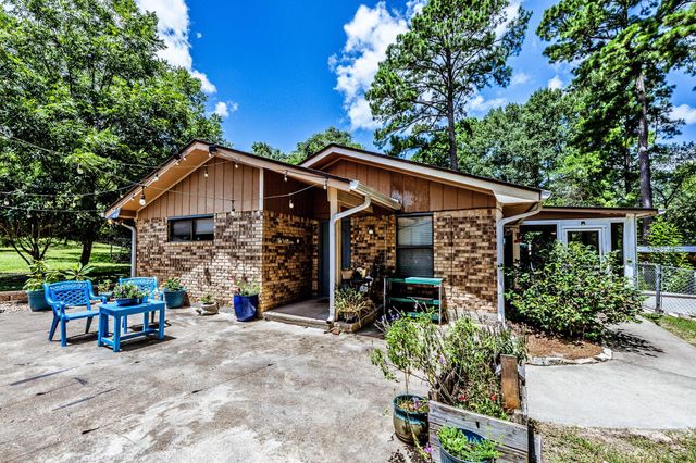 2217 Shannon Drive, Huntsville, TX 77320