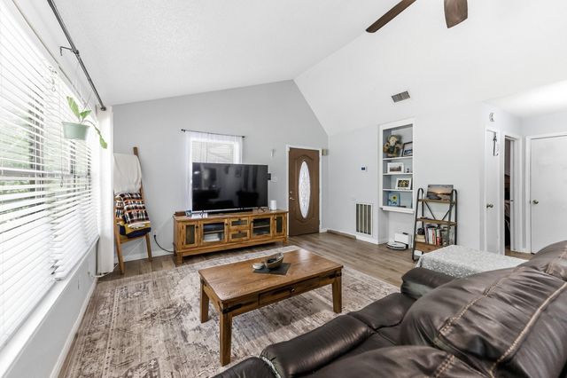 2217 Shannon Drive, Huntsville, TX 77320