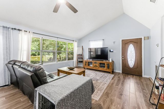 2217 Shannon Drive, Huntsville, TX 77320