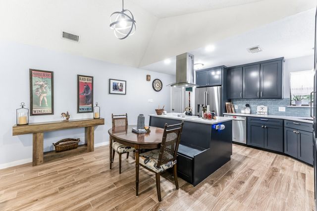 2217 Shannon Drive, Huntsville, TX 77320