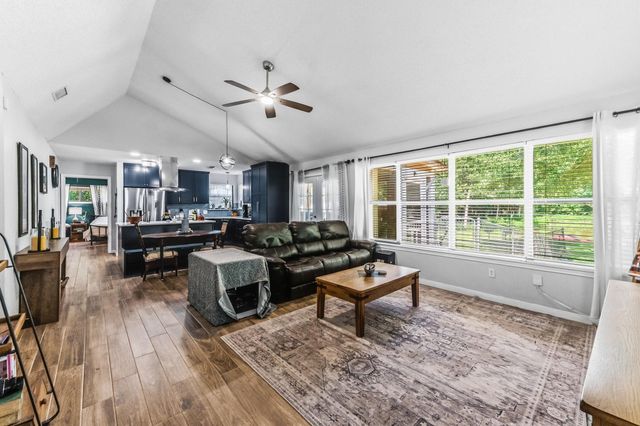 2217 Shannon Drive, Huntsville, TX 77320