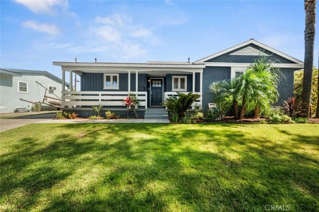 2552 Vuelta Grande, Long Beach, CA 90815