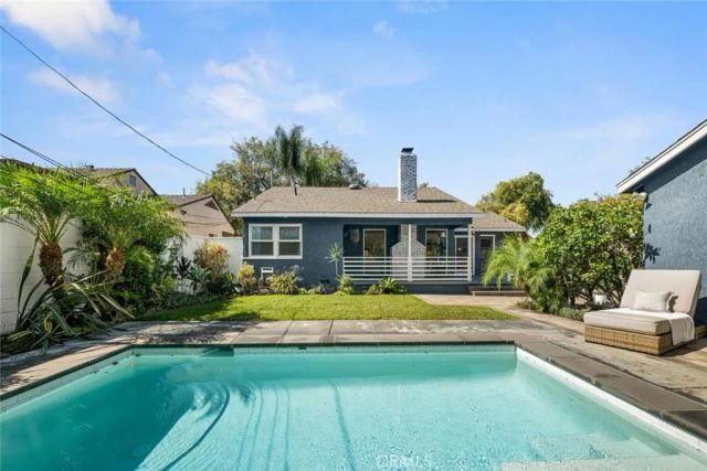 2552 Vuelta Grande, Long Beach, CA 90815