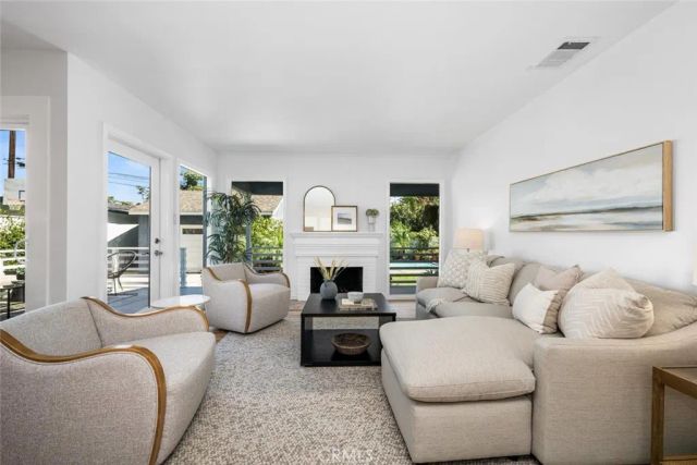 2552 Vuelta Grande, Long Beach, CA 90815