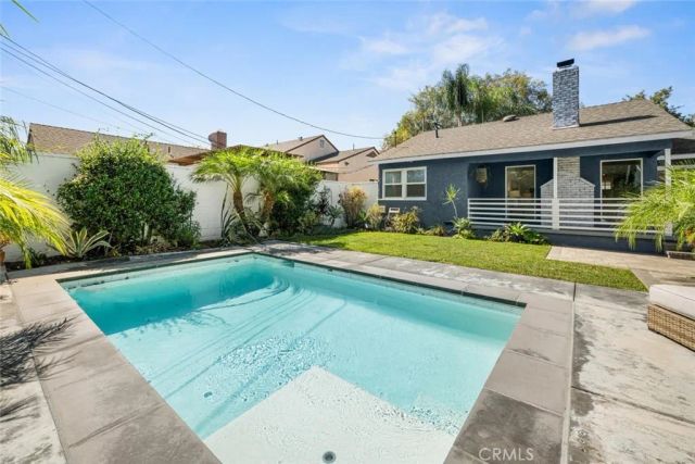 2552 Vuelta Grande, Long Beach, CA 90815