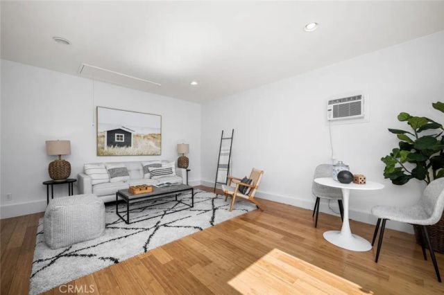 2552 Vuelta Grande, Long Beach, CA 90815