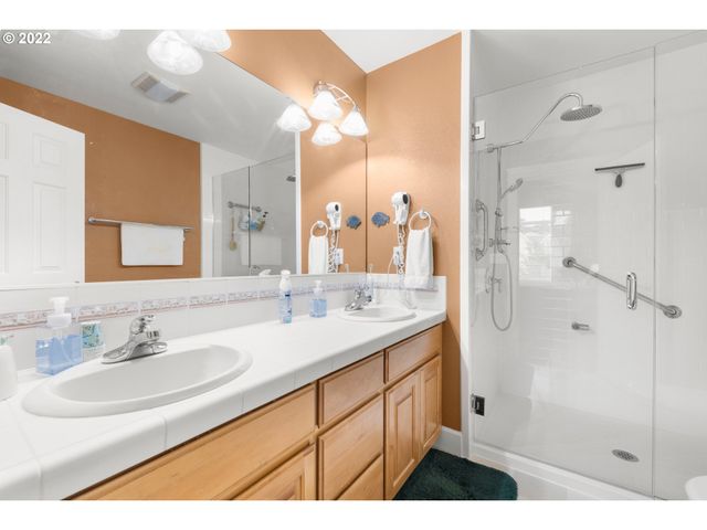 14720 Ne COUCH St, Portland, OR 97230