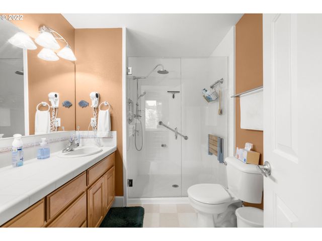 14720 Ne COUCH St, Portland, OR 97230
